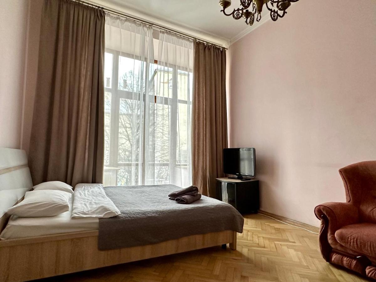 ROMANTIC Apartments - оn Valova street Львов Экстерьер фото