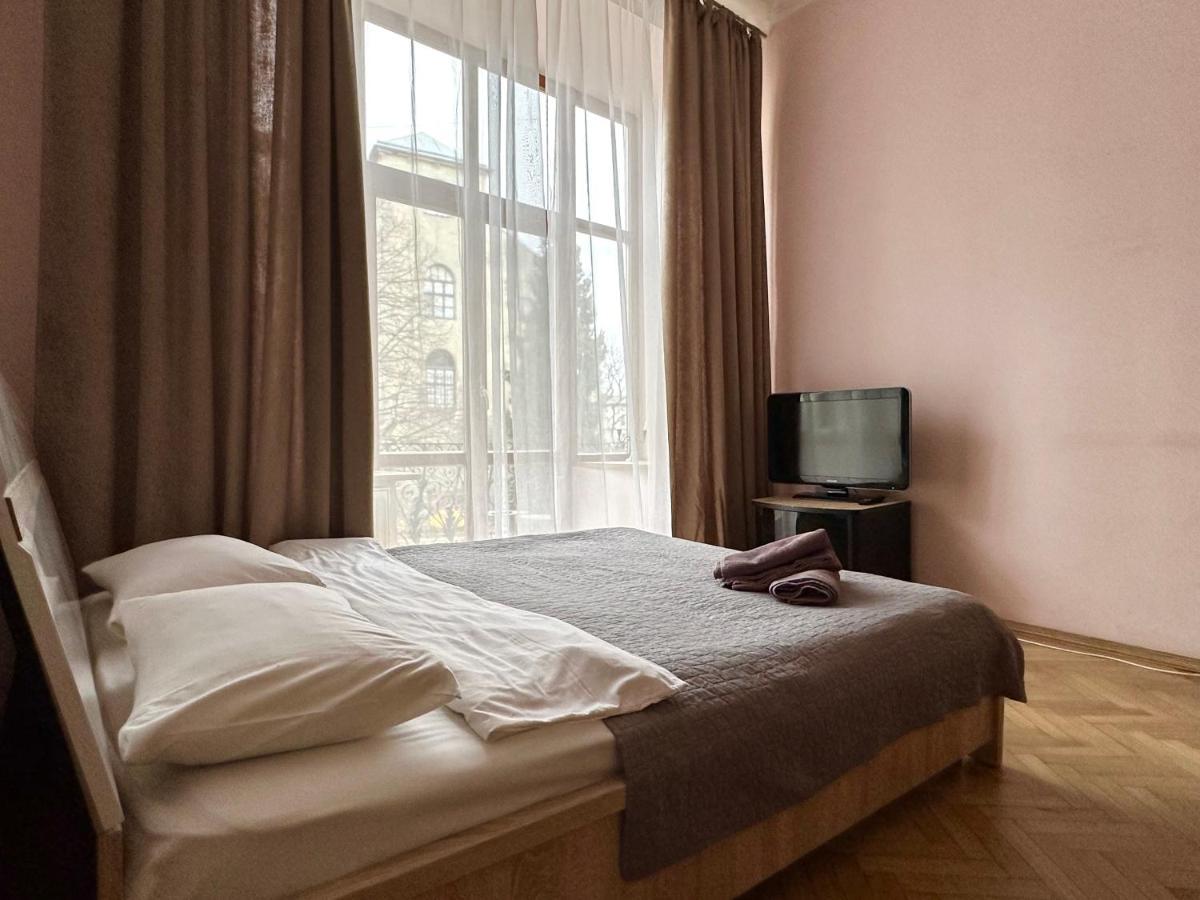 ROMANTIC Apartments - оn Valova street Львов Экстерьер фото