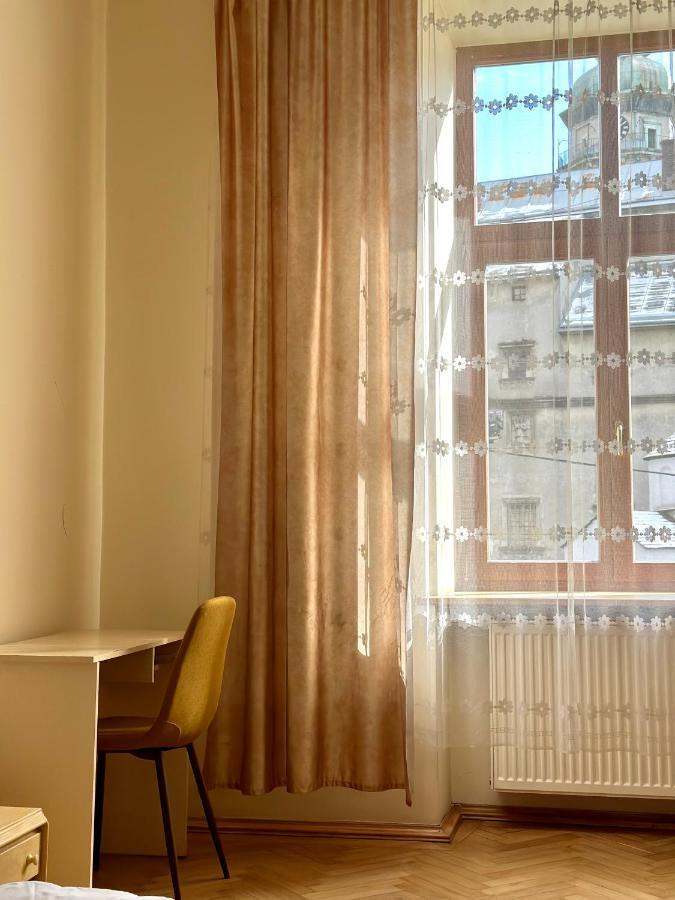 ROMANTIC Apartments - оn Valova street Львов Экстерьер фото