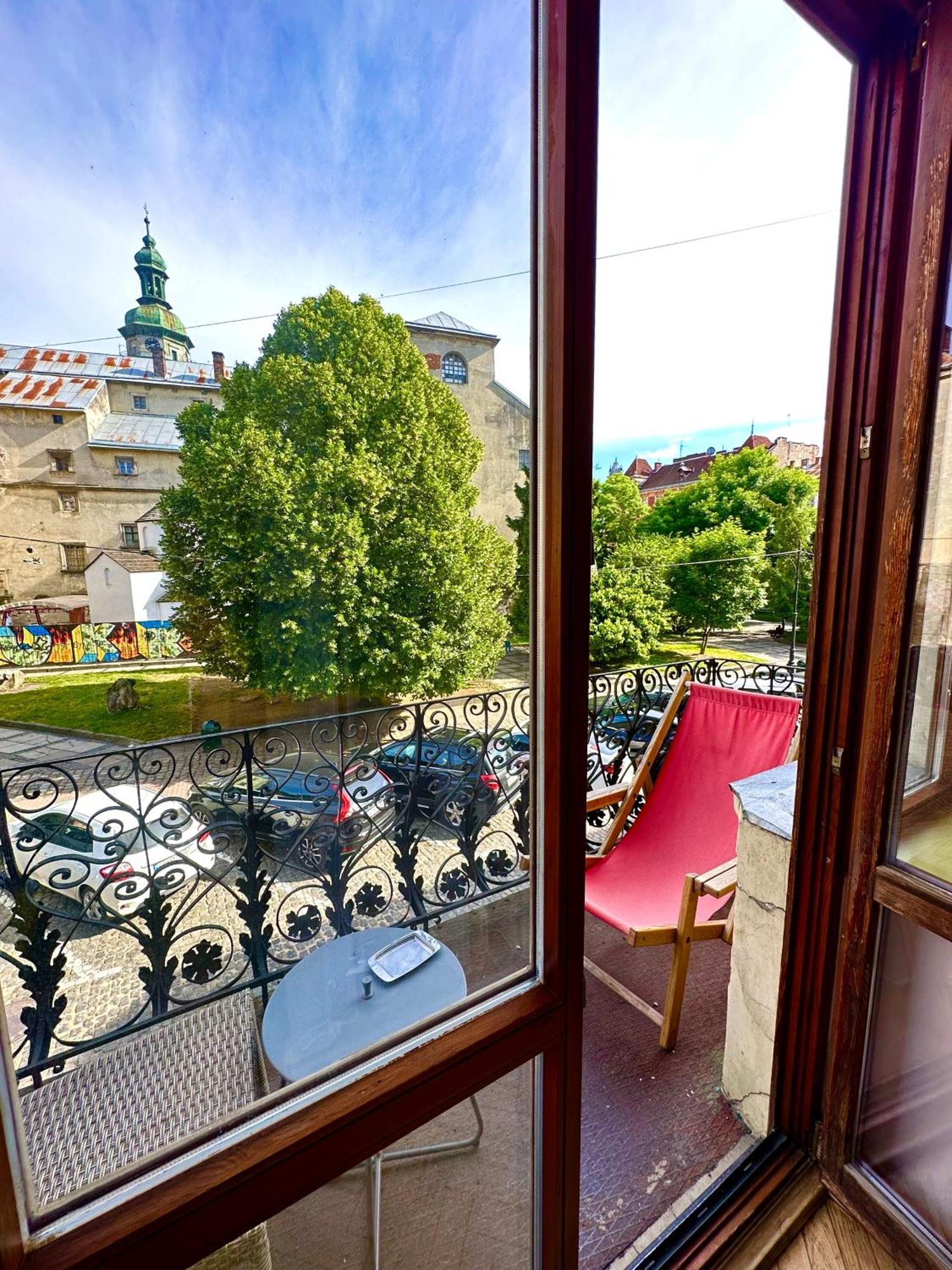 ROMANTIC Apartments - оn Valova street Львов Экстерьер фото