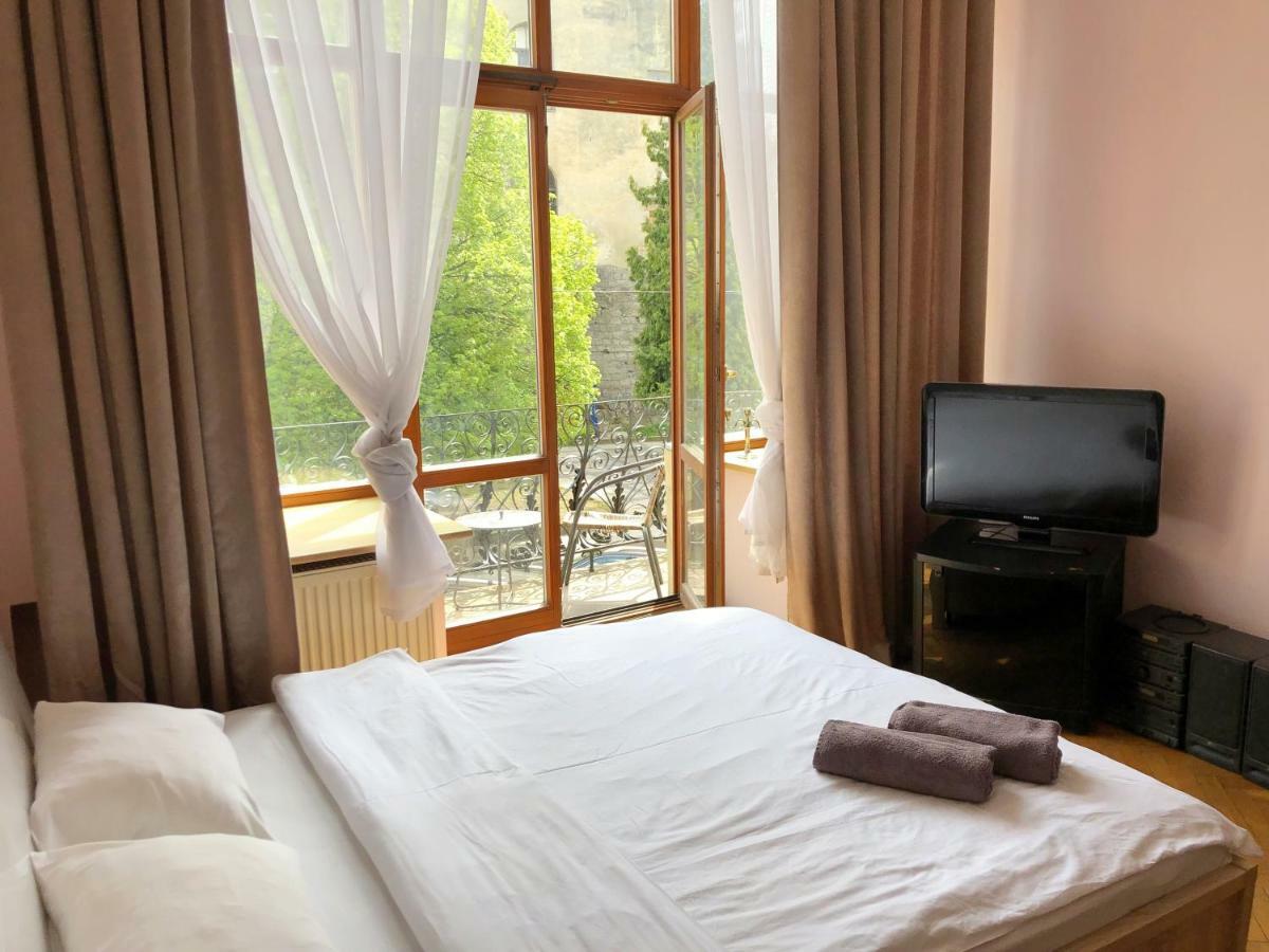 ROMANTIC Apartments - оn Valova street Львов Экстерьер фото